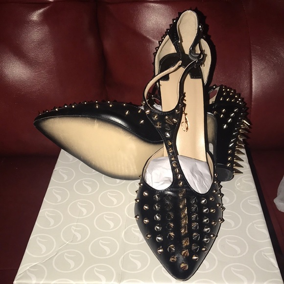 Women’s Spiked Heel - Picture 2 of 3